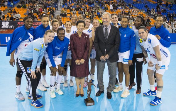 L'équipe de france féminine de handball remportent la Coupe du Président en lot de consolation du Mondial 2019