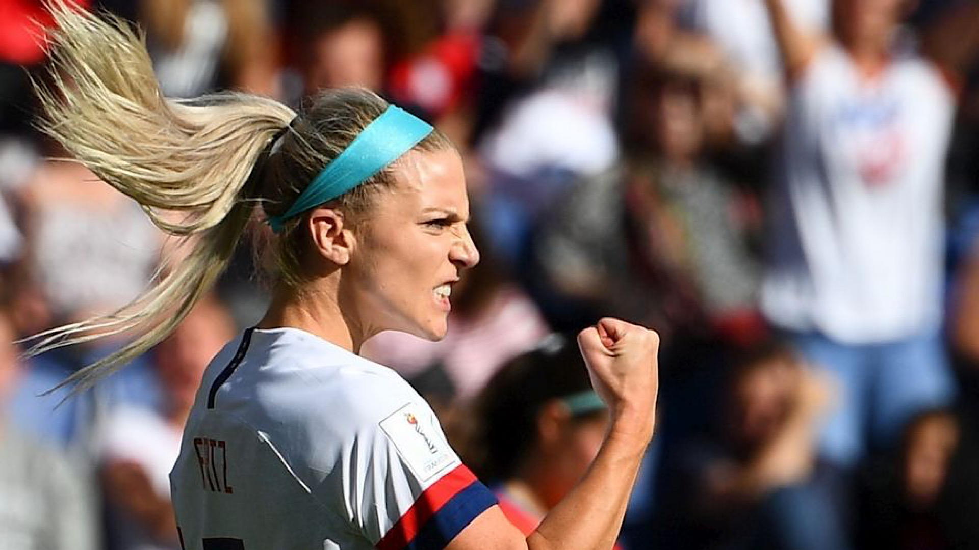 Julie Ertz, le poing serré, toute la détermination des Américaines en une image © Crédit photo : FRANCK FIFE AFP