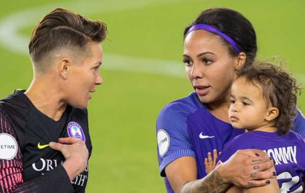 Sydney Leroux joueuses américaine et son fils Cassius Cruz Dwyer