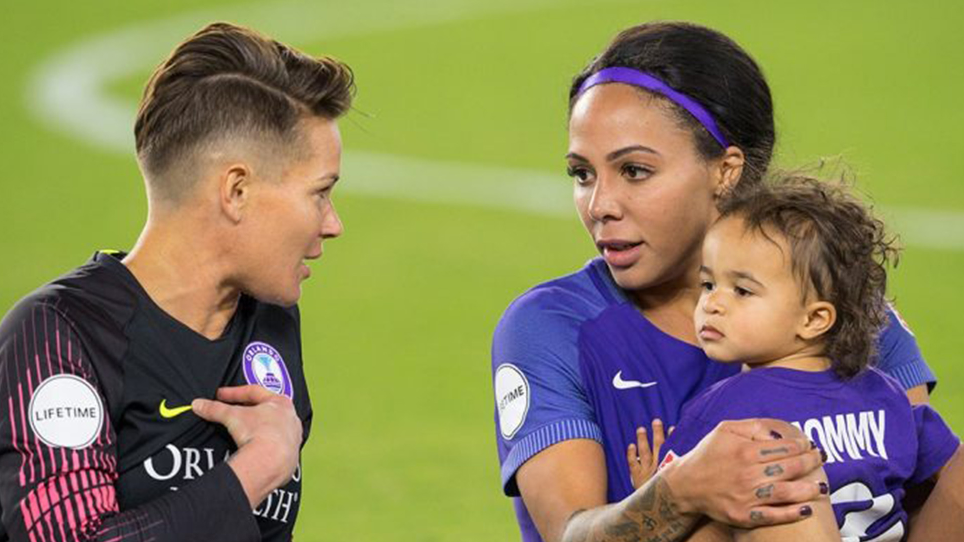 Sydney Leroux joueuses américaine et son fils Cassius Cruz Dwyer