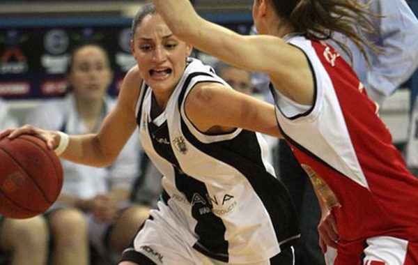 En Grèce l’Association des basketteuses s’insurge contre l’arrêt du championnat