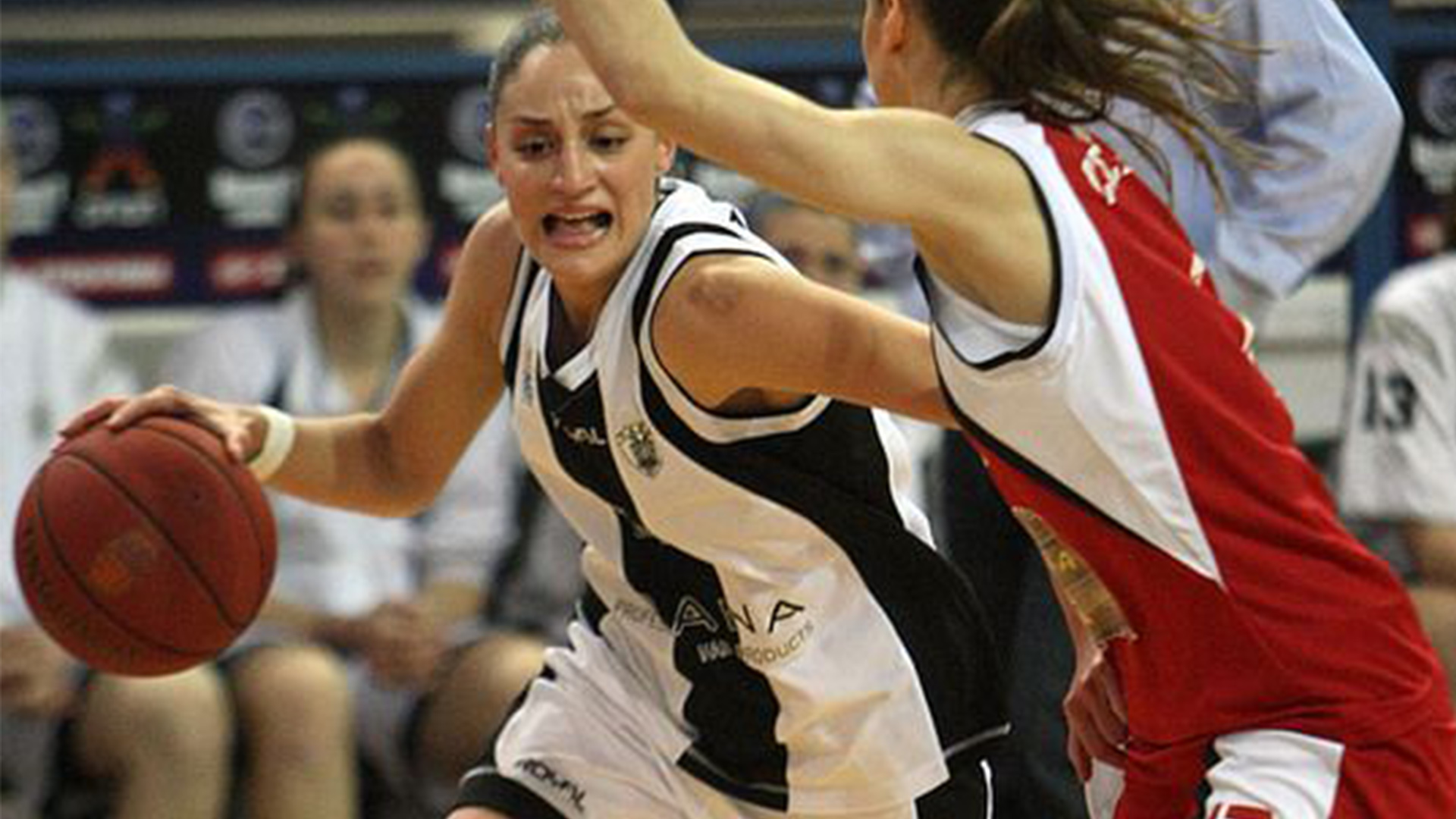 En Grèce l’Association des basketteuses s’insurge contre l’arrêt du championnat