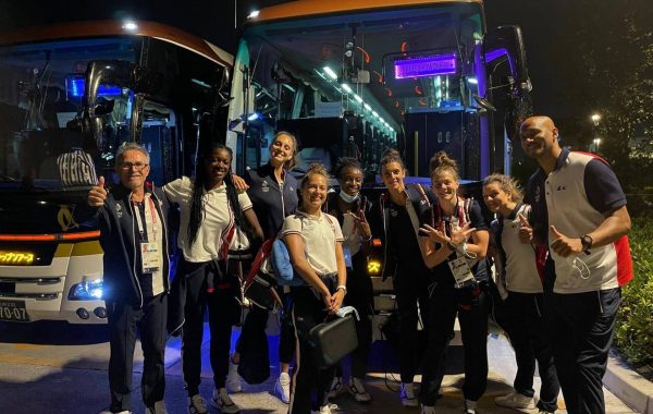 L'équipe de France féminine de basket 3x3 arrive à Tokyo