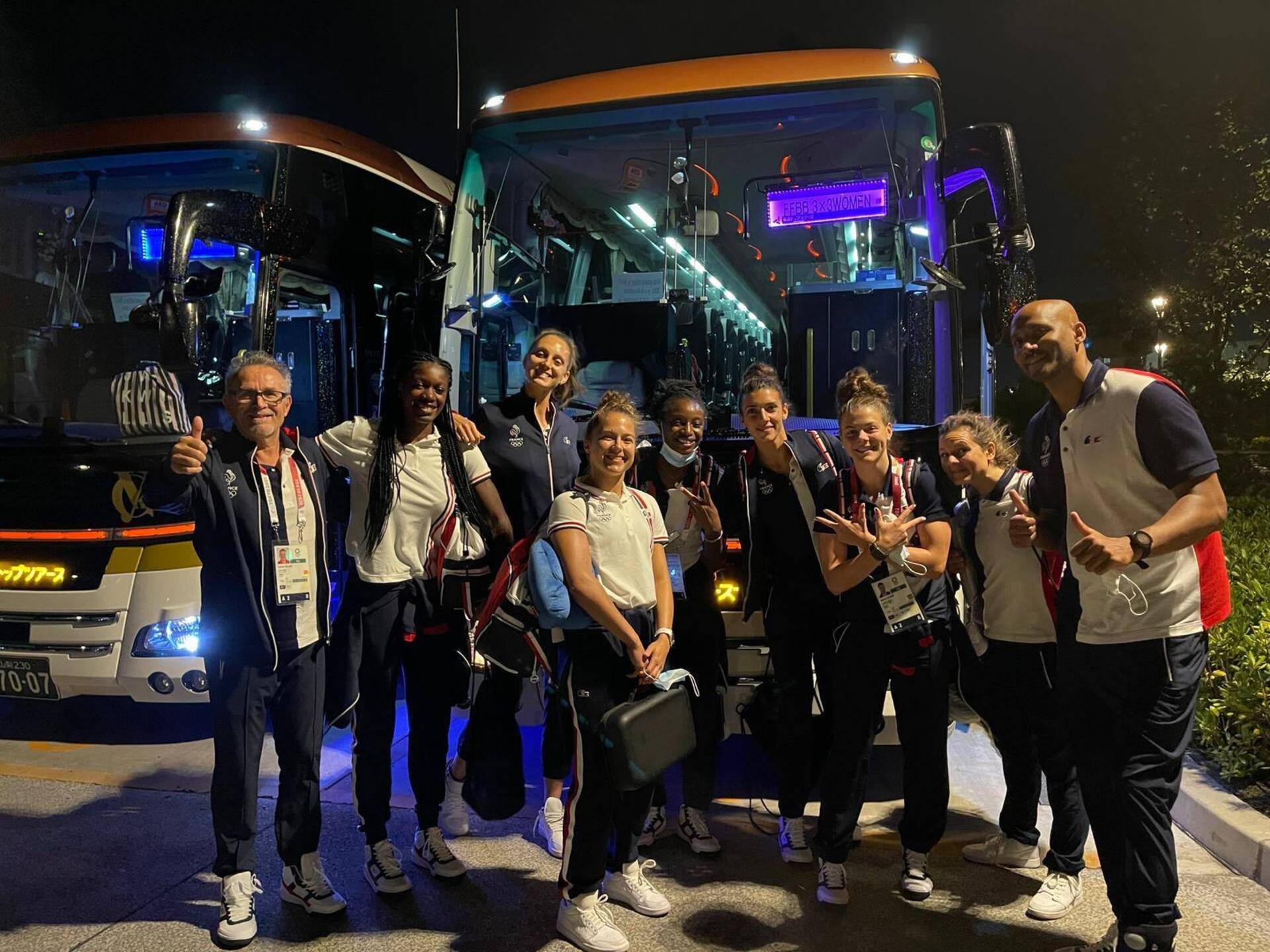 L'équipe de France féminine de basket 3x3 arrive à Tokyo