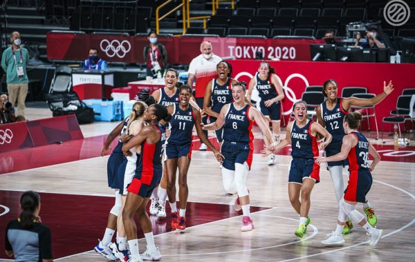 L'équipe de France de basket savoure sa médaille de bronze