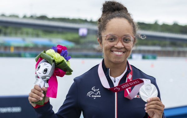 A 22 ans, pour ses premiers jeux paralympiques, Nélia Barbosa décroche la médaille d'argent en para canoë, sur 200m KL3.