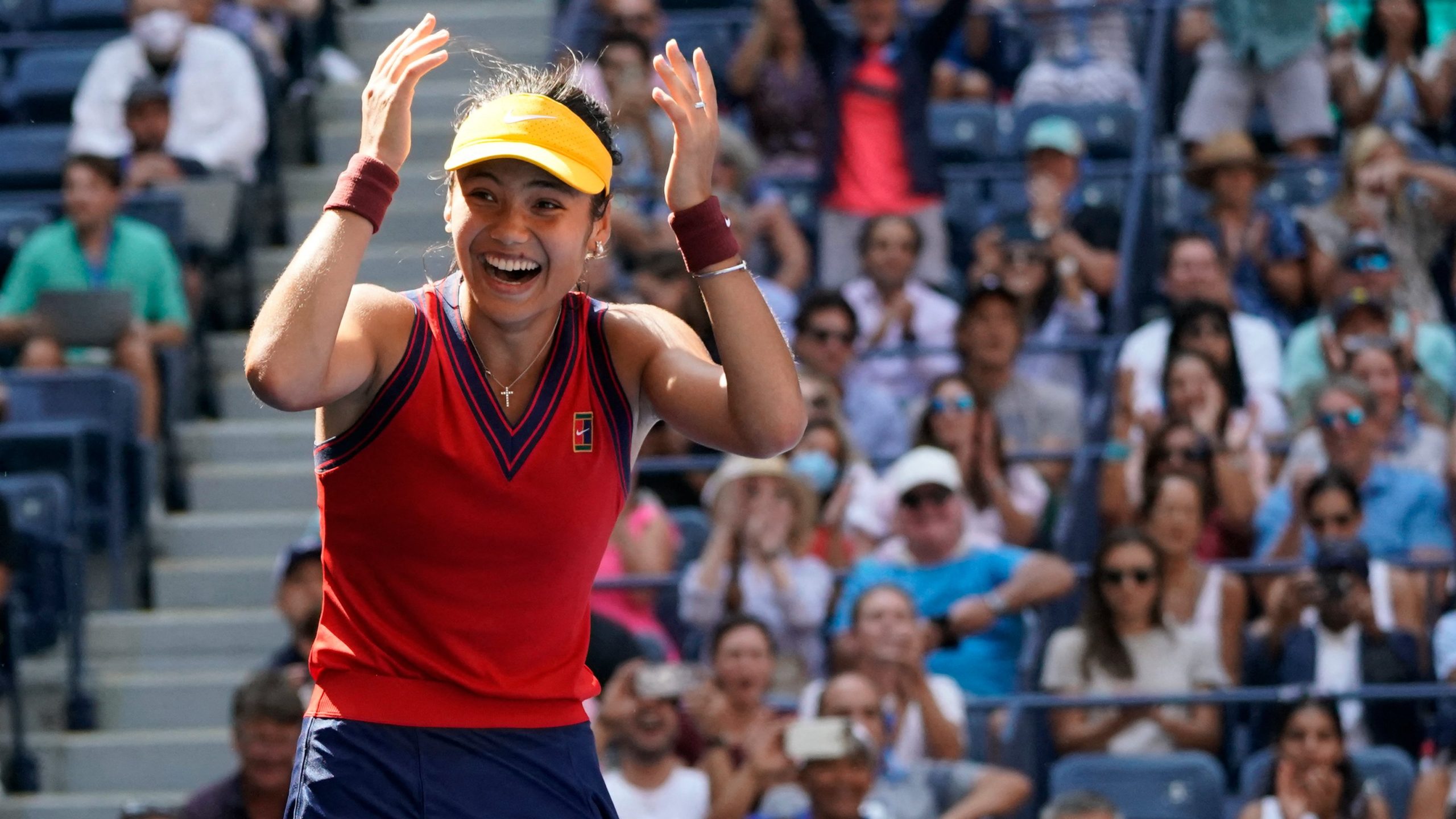 Emma Raducanu se qualifie pour les demi-finales de l'US Open.