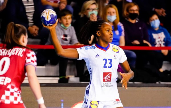 Deborah LASSOURCE a fait partie de l'équipe de France dans ce matche contre la Croatie