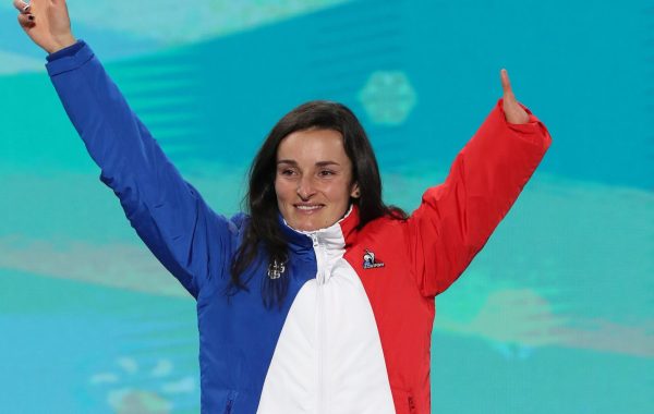 Marie Bochet savoure sa médaille d'argent en para ski aux Jeux olympiques de Pékin