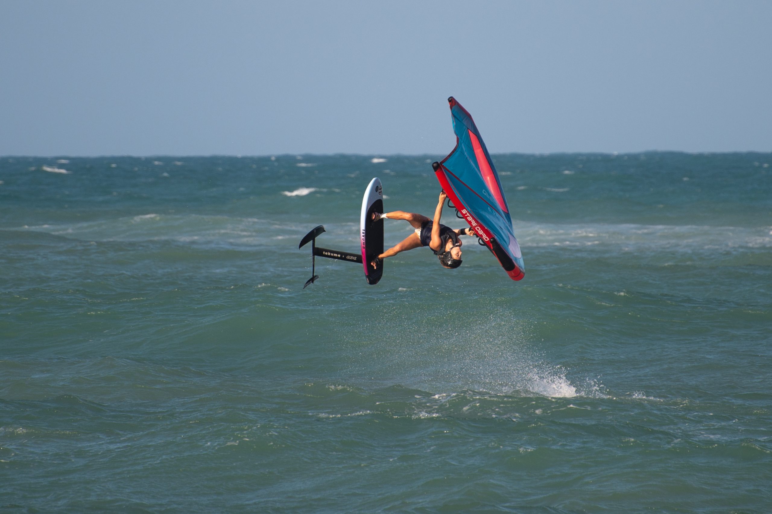 Orane Ceris en wingfoil freestyle