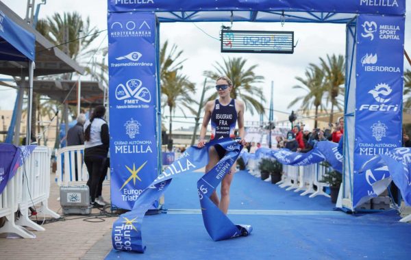 Cassandre Beaugrand a pris la première place de la coupe d'Europe de triathlon