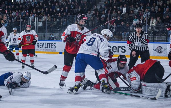 Les Françaises et les Autrichiennes, sur la glace d'Angers, se rendent coup pour coup dans le troisième match du Mondial