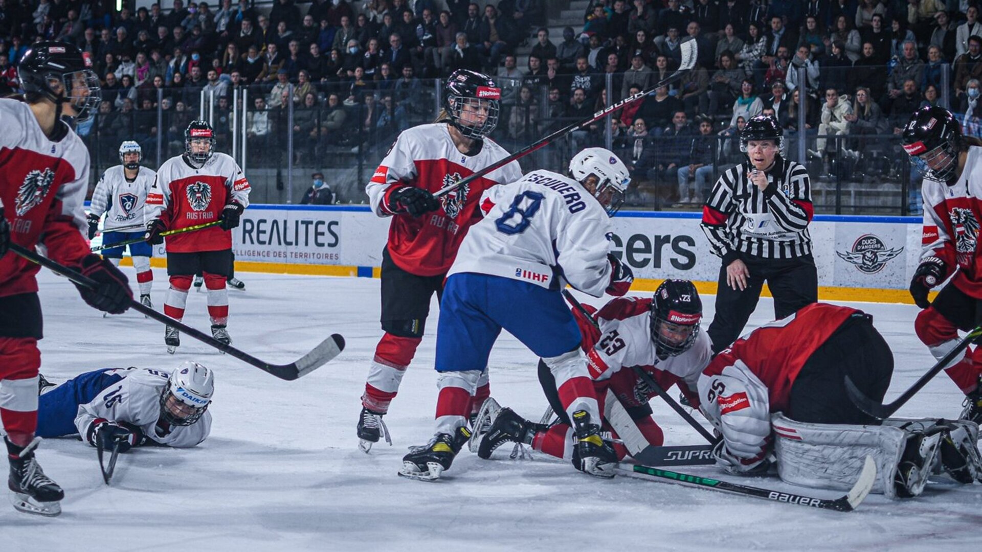 Les Françaises et les Autrichiennes, sur la glace d'Angers, se rendent coup pour coup dans le troisième match du Mondial