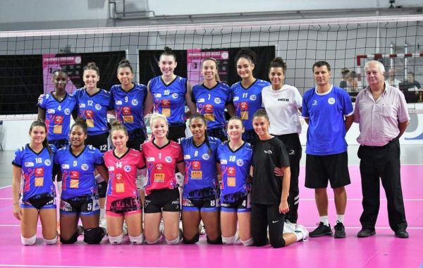 Les filles du Volley club Nimois lors de la deuxième journée du Trophée femina Istres