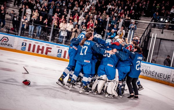 L'équipe de France de hockey célèbre le titre du championnat du monde à Angers