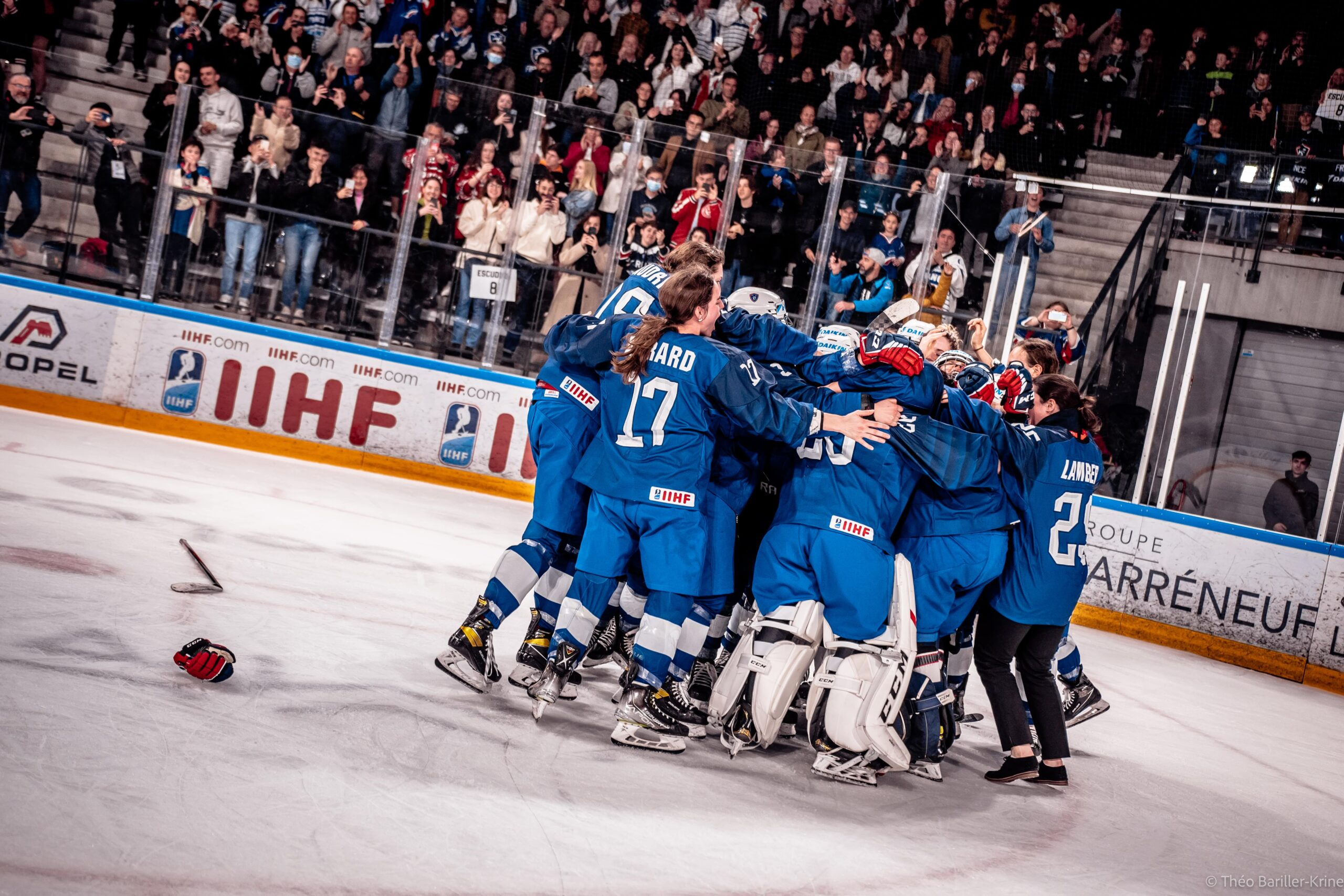 L'équipe de France de hockey célèbre le titre du championnat du monde à Angers
