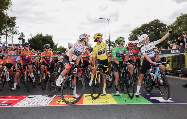 Départ de la troisième étape du Tour de France Femmes avec Zwift avant de repartir aujourd'hui pour la quatrième étape