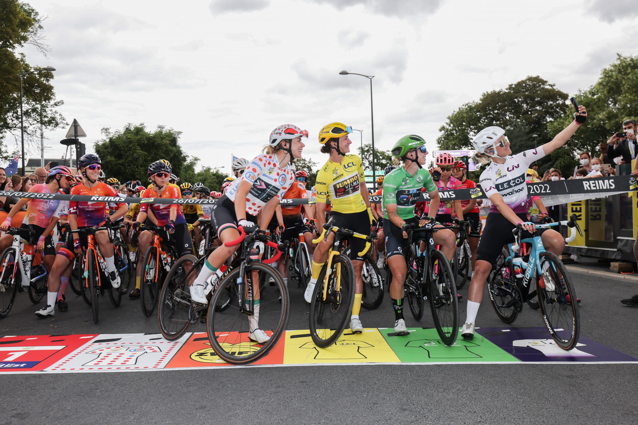 Départ de la troisième étape du Tour de France Femmes avec Zwift avant de repartir aujourd'hui pour la quatrième étape