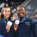L'équipe de France de sabre célébre sa médaille d'argent des championnats du monde d'escrime