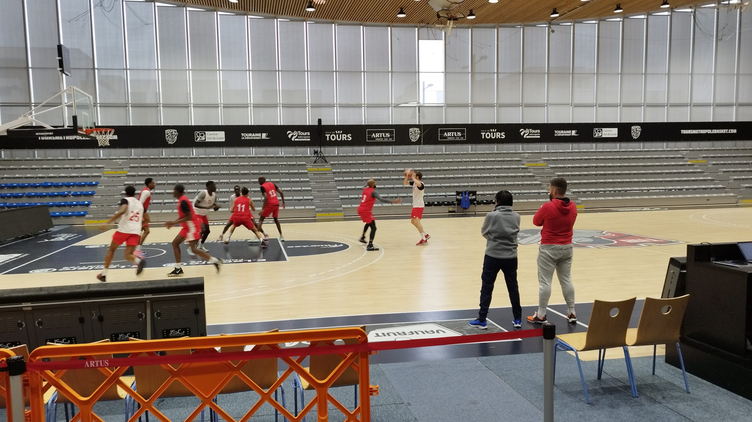 Entraînement du Tours Métropole Basket à la halle Monconseil sous la houlette de Valérie Garnier