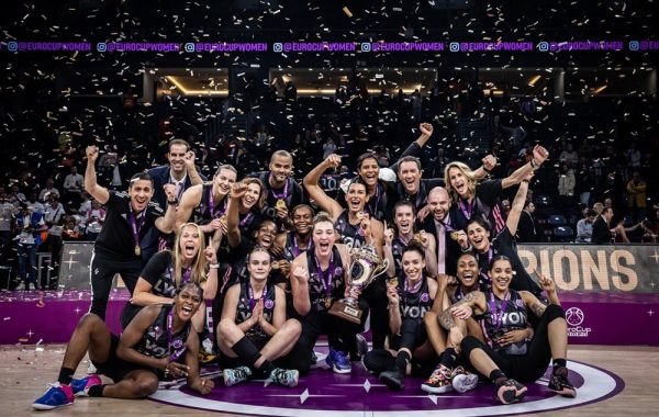 La joie des joueuses de l'ASVEL avec l'Eurocoupe