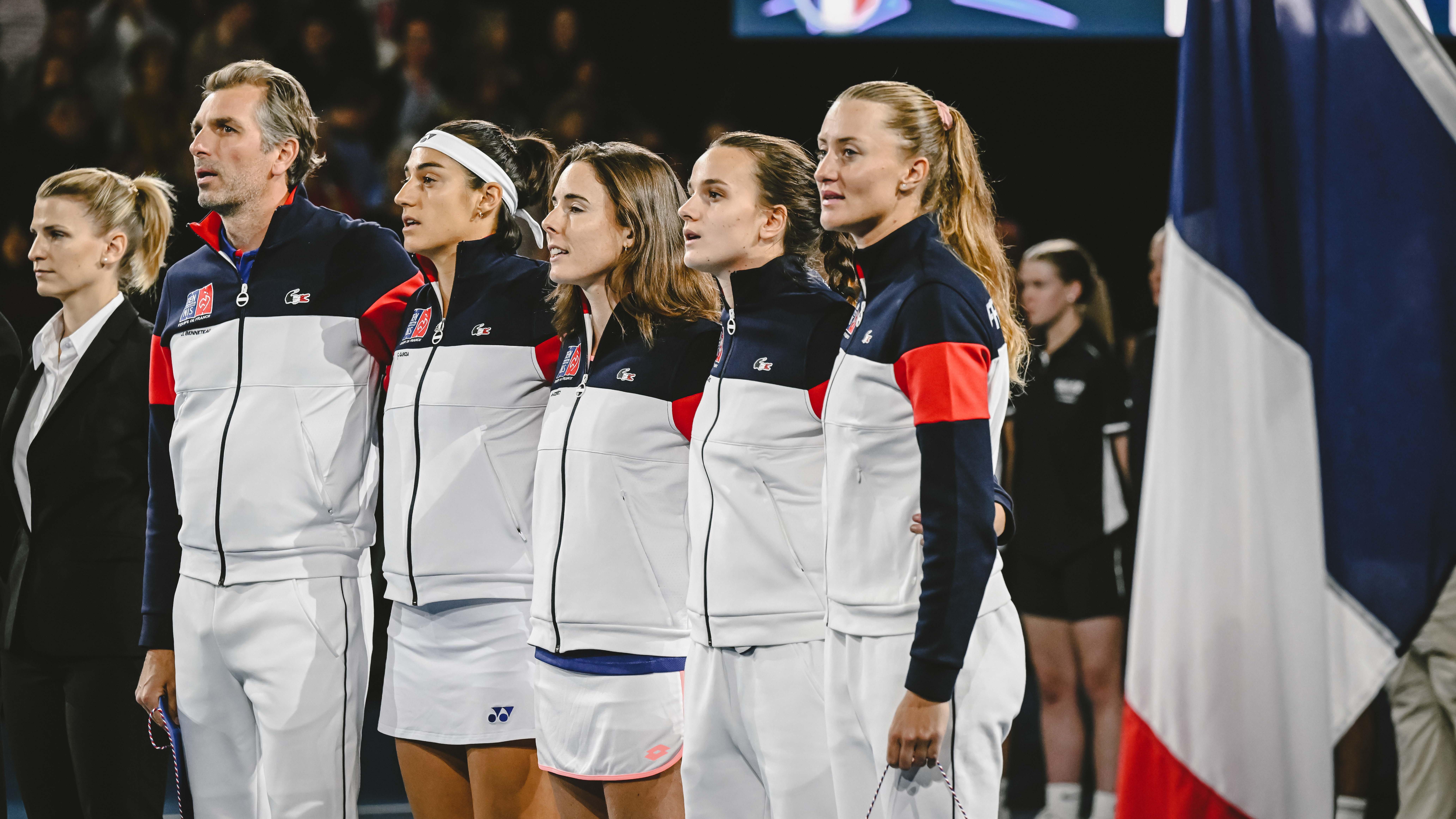 L'équipe de France lors des hymnes nationaux @FFT