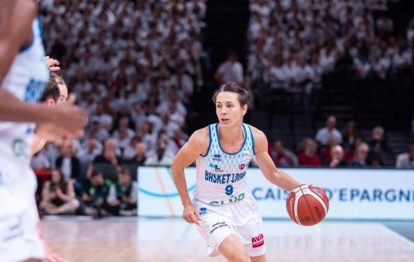 Céline Dumerc a annoncé sa retraite. Elle terminera sa carrière à Basket Landes.