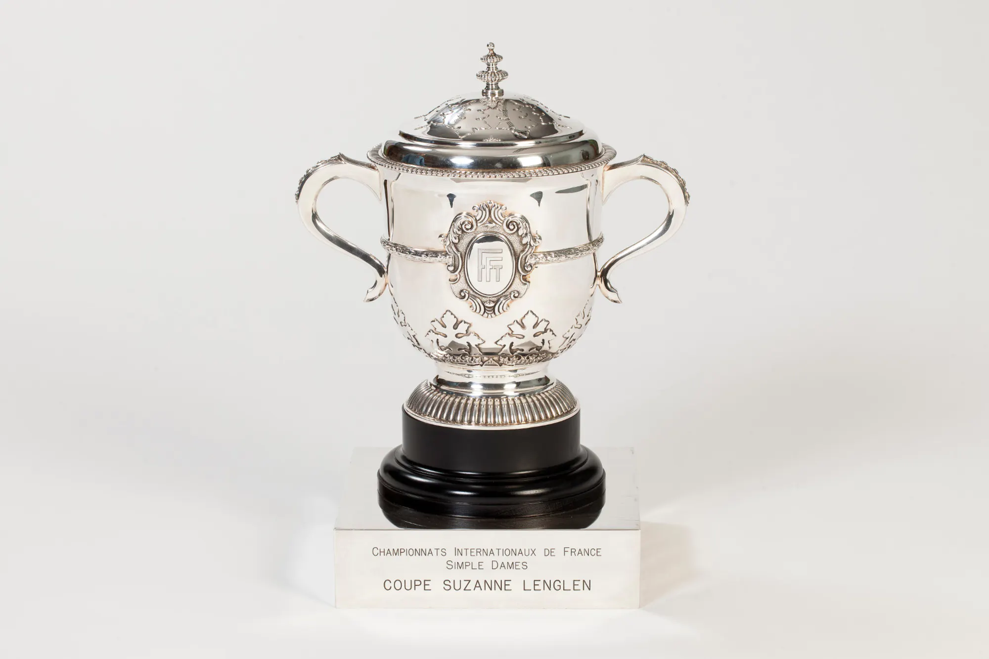 La coupe "Suzanne Lenglen" remise à la vainqueur du tableau féminin @Roland-Garros
