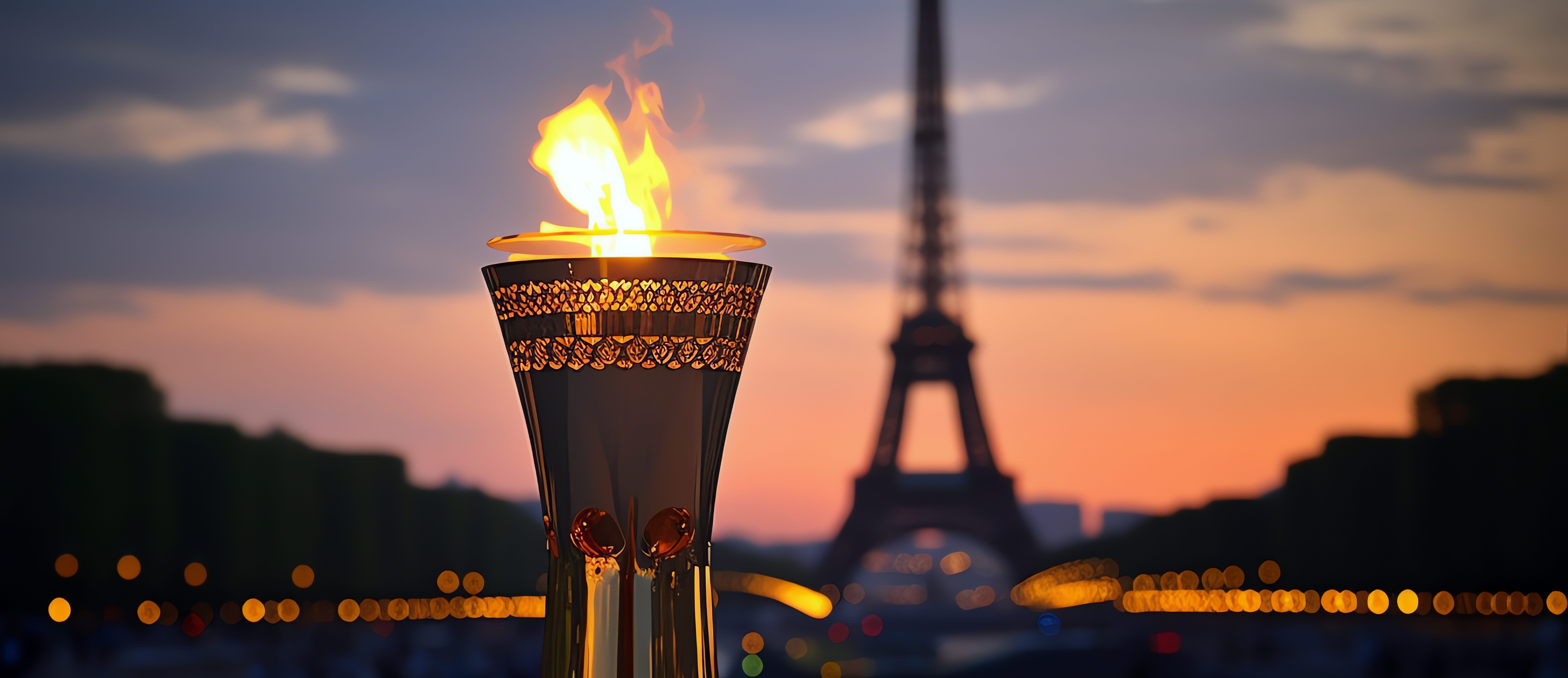 flamme olympique devant la Tour Eiffel