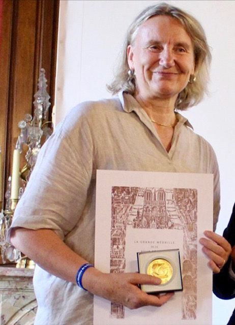 La médaille de Paris, une des récompenses reçue par Annie Fortems