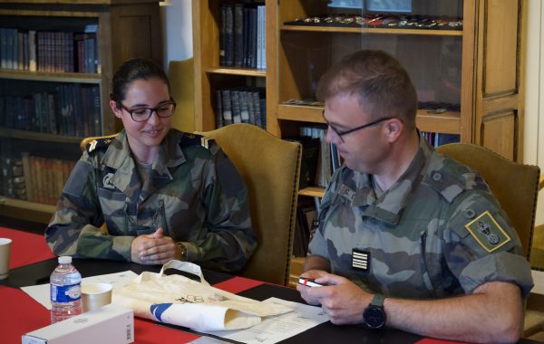 La signature du contrat de Mathilde Lamolle avec le 19ème régiment de génie de Besançon @Johan Beausergent