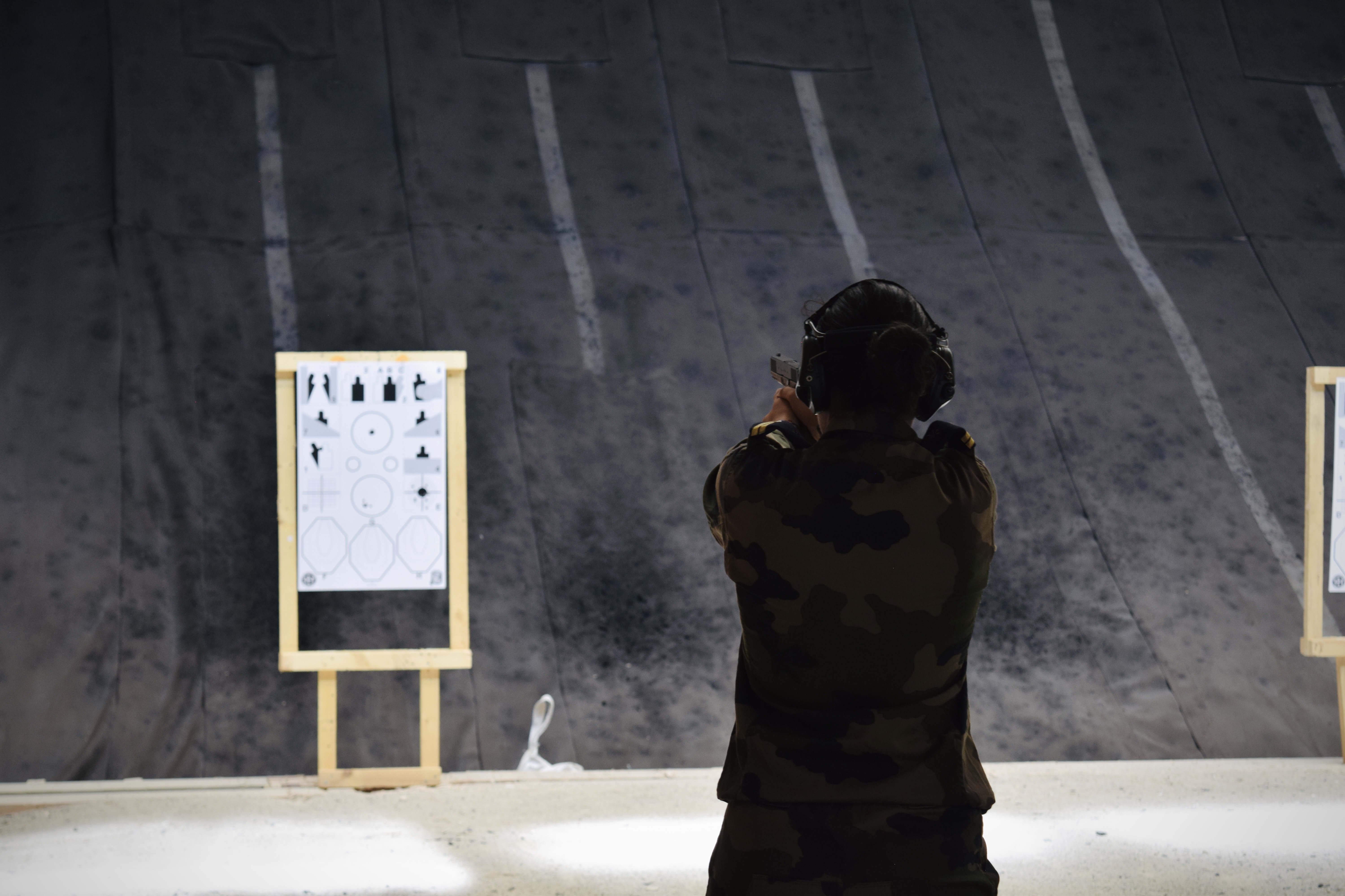 Mathilde Lamolle en plein s'entraine au tir militaire @Johan Beausergent