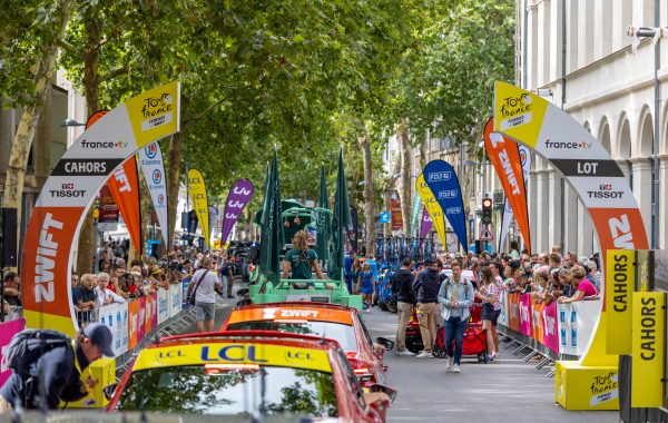 La Caravane Publicitaire lors de la 4ème étape du TDF - Martin-Eyraud