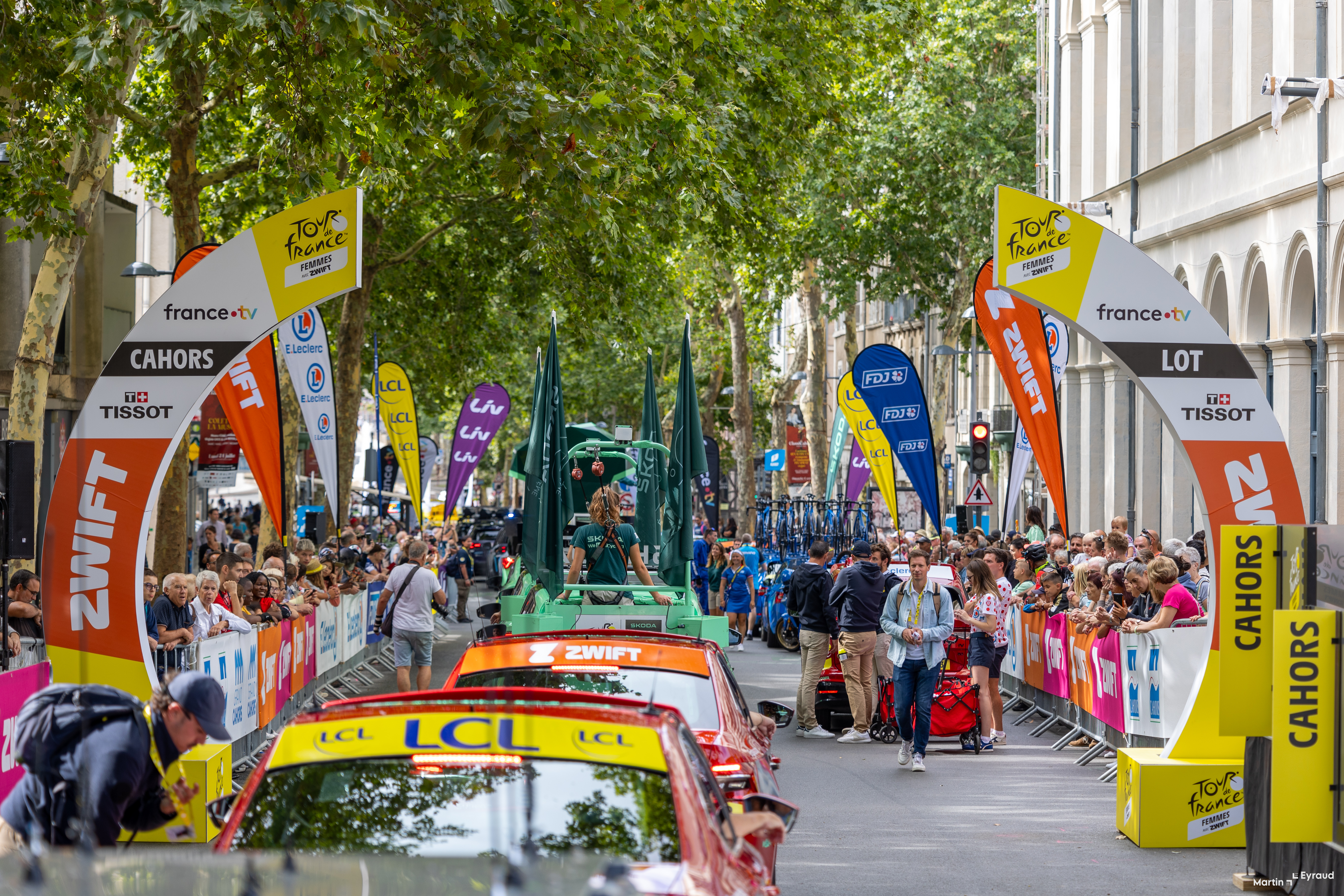 La Caravane Publicitaire lors de la 4ème étape du TDF - Martin-Eyraud