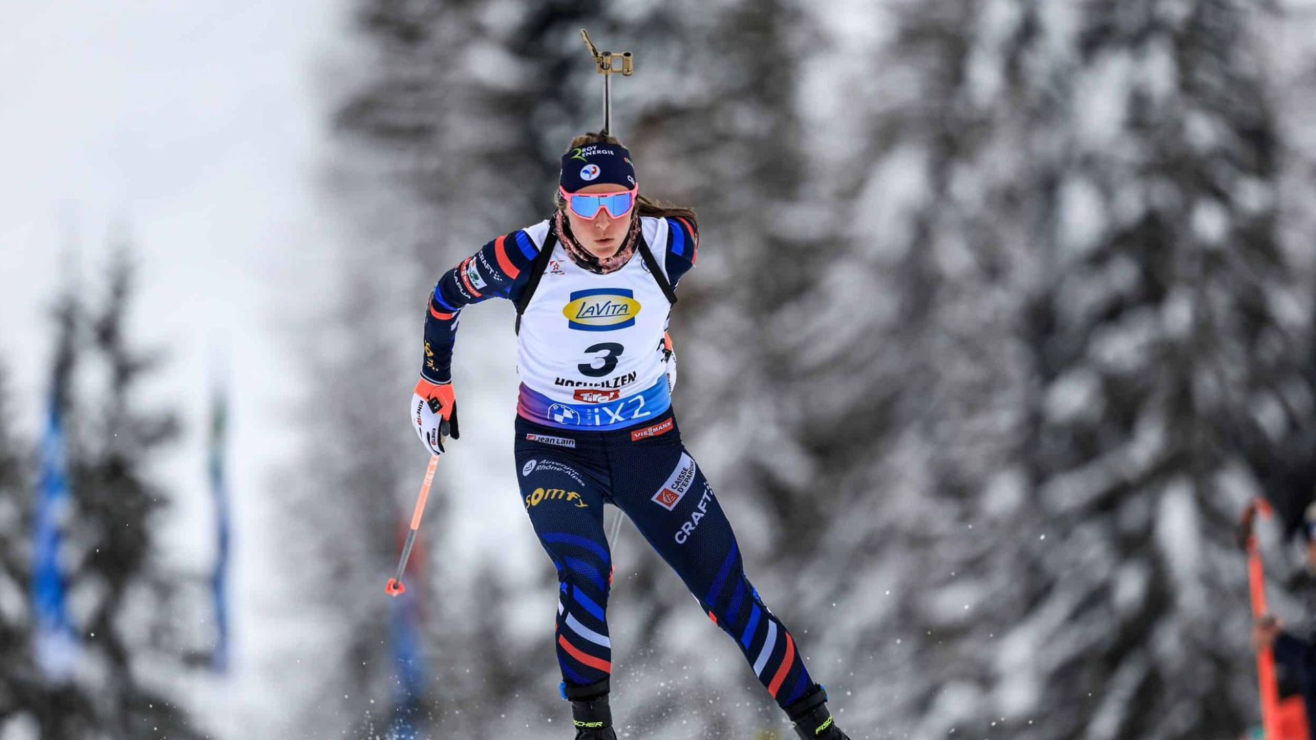 Biathlon : Justine Braisaz-Bouchet en or devant Julia Simon sur la poursuite