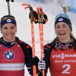 Julia Simon et Justine Braisaz-Bouchet à l'issue de la poursuite © AFP - Joe Klamar