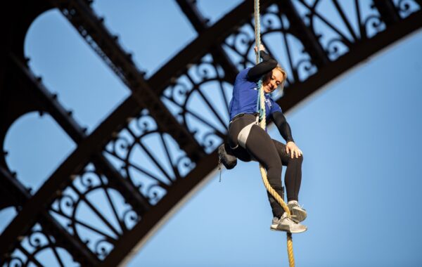 Record de grimper de corde à la Tour Effeil par Anouk Garnier ©Greg Sigaud
