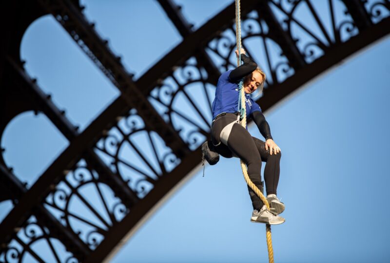 Record de grimper de corde à la Tour Effeil par Anouk Garnier ©Greg Sigaud